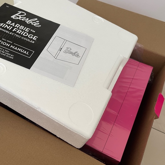 Last one Barbie Hot Pink Cooler Mini Fridge 6.7L Single Door 9 Can - Picture 11 of 12